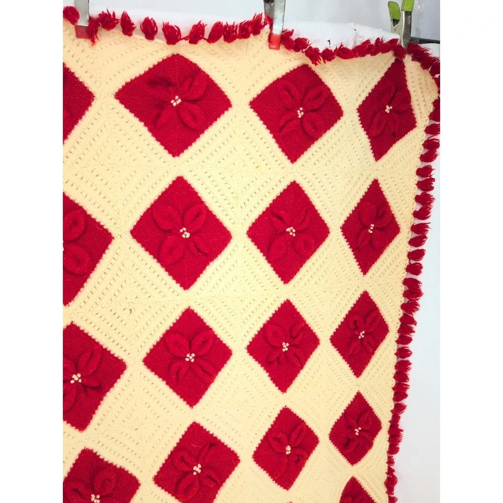 VTG  Granny Nantucket Poinsettia Afghan 87